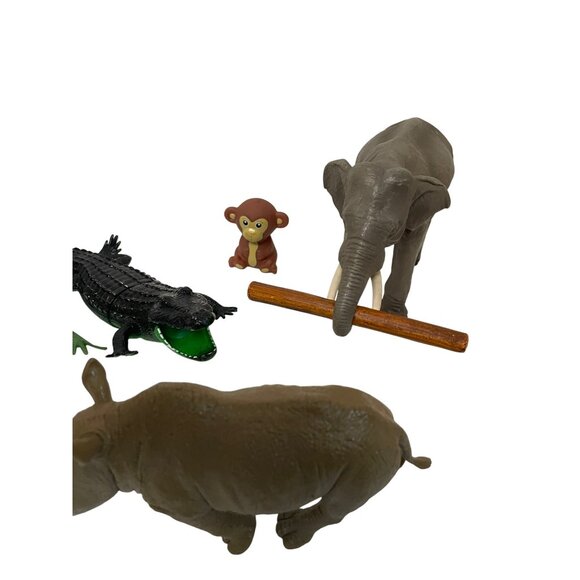 Set Of 8 Assorted Wild Animal Figurines Plastic Toy Set - Picture 6 of 16